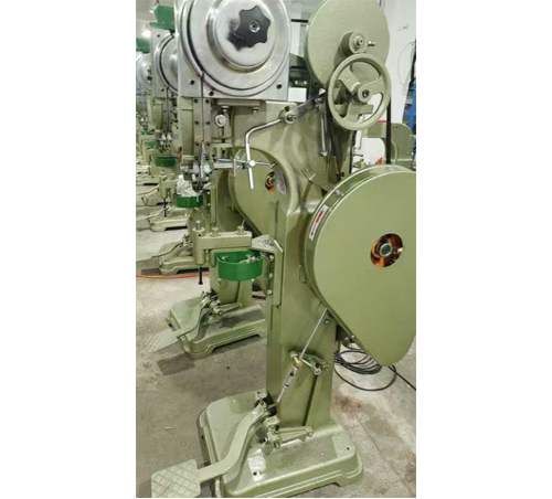 機(jī)械式鉚釘機(jī)